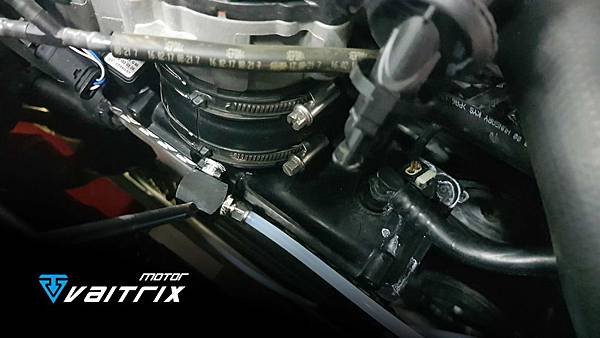 BENZ C43 AMG 外掛晶片 外掛電腦 即插即用 水噴電腦 不影響原廠保固 水噴控制 3D曲線 可編程 特調 甲醇噴射 汽車改裝電腦 VAITRIX 麥翠斯 外掛電腦缺點  水噴電腦 動力提升 馬力提升 改裝電腦 渦輪套件 內寫晶片 ecu調整