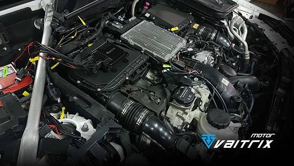 BENZ C43 AMG 外掛晶片 外掛電腦 即插即用 水噴電腦 不影響原廠保固 水噴控制 3D曲線 可編程 特調 甲醇噴射 汽車改裝電腦 VAITRIX 麥翠斯 外掛電腦缺點  水噴電腦 動力提升 馬力提升 改裝電腦 渦輪套件 內寫晶片 ecu調整