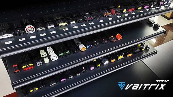 VAITRIX 油門加速器 油門控制器 OBD 省油 即插即用 改善油門遲滯 提升油門反應  汽車優化器 加速模式 超增壓模式 VAITRIX 麥翠斯 動力提升 自然進氣提升