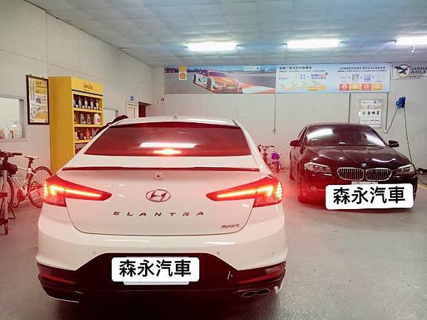 來自澳洲的汽車改裝品牌VAITRIX麥翠斯有最廣泛的車種適用產品，含汽油、柴油、油電混合車專用電子油門控制加速器，搭配外掛晶片及內寫，達到最高品質且無後遺症之動力提升，也可由專屬藍芽App–AirForce GO切換一階、二階、三階ECU模式。外掛晶片及電子油門控制器不影響原車引擎保固，搭配不眩光儀錶，提升馬力同時監控愛車狀況。VAITRIX另有馬力提升專用水噴射可程式電腦及全組套件，改裝愛車不傷車。  適用品牌車款： Audi奧迪、BMW寶馬、Porsche保時捷、Benz賓士、Honda本田、Toyota豐田、Mitsubishi三菱、Mazda馬自達、Nissan日產、Subaru速霸陸、VW福斯、Volvo富豪、Luxgen納智捷、Ford福特、Chevrolet雪佛蘭、Hyundai現代、Skoda; Altis、crv、chr、kicks、cla45、ct200h、q2、camry、golf gti、polo、kuga、tiida、u7、rav4、odyssey...等。