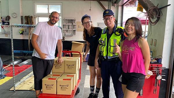 來自澳洲的汽車改裝品牌VAITRIX麥翠斯有最廣泛的車種適用產品，含汽油、柴油、油電混合車專用電子油門控制加速器，搭配外掛晶片及內寫，達到最高品質且無後遺症之動力提升，也可由專屬藍芽App–AirForce GO切換一階、二階、三階ECU模式。外掛晶片及電子油門控制器不影響原車引擎保固，搭配不眩光儀錶，提升馬力同時監控愛車狀況。VAITRIX另有馬力提升專用水噴射可程式電腦及全組套件，改裝愛車不傷車。  適用品牌車款： Audi奧迪、BMW寶馬、Porsche保時捷、Benz賓士、Honda本田、Toyota豐田、Mitsubishi三菱、Mazda馬自達、Nissan日產、Subaru速霸陸、VW福斯、Volvo富豪、Luxgen納智捷、Ford福特、Chevrolet雪佛蘭、Hyundai現代、Skoda; Altis、crv、chr、kicks、cla45、ct200h、q2、camry、golf gti、polo、kuga、tiida、u7、rav4、odyssey...等。