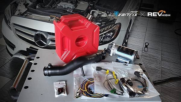 來自澳洲的汽車改裝品牌VAITRIX麥翠斯有最廣泛的車種適用產品，含汽油、柴油、油電混合車專用電子油門控制加速器，搭配外掛晶片及內寫，達到最高品質且無後遺症之動力提升，也可由專屬藍芽App–AirForce GO切換一階、二階、三階ECU模式。外掛晶片及電子油門控制器不影響原車引擎保固，搭配不眩光儀錶，提升馬力同時監控愛車狀況。VAITRIX另有馬力提升專用水噴射可程式電腦及全組套件，改裝愛車不傷車。  適用品牌車款： Audi奧迪、BMW寶馬、Porsche保時捷、Benz賓士、Honda本田、Toyota豐田、Mitsubishi三菱、Mazda馬自達、Nissan日產、Subaru速霸陸、VW福斯、Volvo富豪、Luxgen納智捷、Ford福特、Chevrolet雪佛蘭、Hyundai現代、Skoda; Altis、crv、chr、kicks、cla45、ct200h、q2、camry、golf gti、polo、kuga、tiida、u7、rav4、odyssey...等。