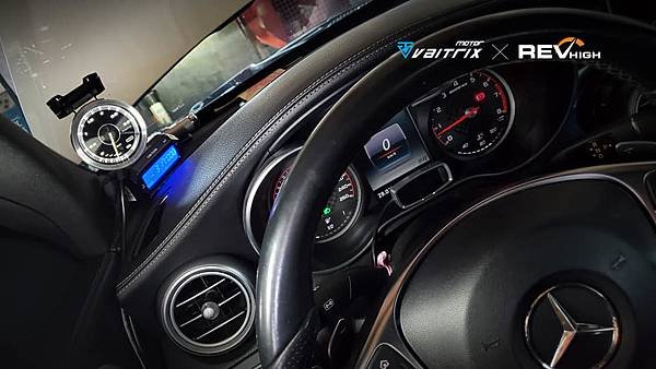 來自澳洲的汽車改裝品牌VAITRIX麥翠斯有最廣泛的車種適用產品，含汽油、柴油、油電混合車專用電子油門控制加速器，搭配外掛晶片及內寫，達到最高品質且無後遺症之動力提升，也可由專屬藍芽App–AirForce GO切換一階、二階、三階ECU模式。外掛晶片及電子油門控制器不影響原車引擎保固，搭配不眩光儀錶，提升馬力同時監控愛車狀況。VAITRIX另有馬力提升專用水噴射可程式電腦及全組套件，改裝愛車不傷車。  適用品牌車款： Audi奧迪、BMW寶馬、Porsche保時捷、Benz賓士、Honda本田、Toyota豐田、Mitsubishi三菱、Mazda馬自達、Nissan日產、Subaru速霸陸、VW福斯、Volvo富豪、Luxgen納智捷、Ford福特、Chevrolet雪佛蘭、Hyundai現代、Skoda; Altis、crv、chr、kicks、cla45、ct200h、q2、camry、golf gti、polo、kuga、tiida、u7、rav4、odyssey...等。