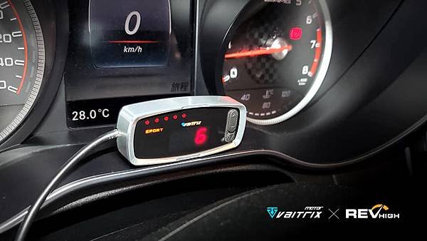 來自澳洲的汽車改裝品牌VAITRIX麥翠斯有最廣泛的車種適用產品，含汽油、柴油、油電混合車專用電子油門控制加速器，搭配外掛晶片及內寫，達到最高品質且無後遺症之動力提升，也可由專屬藍芽App–AirForce GO切換一階、二階、三階ECU模式。外掛晶片及電子油門控制器不影響原車引擎保固，搭配不眩光儀錶，提升馬力同時監控愛車狀況。VAITRIX另有馬力提升專用水噴射可程式電腦及全組套件，改裝愛車不傷車。  適用品牌車款： Audi奧迪、BMW寶馬、Porsche保時捷、Benz賓士、Honda本田、Toyota豐田、Mitsubishi三菱、Mazda馬自達、Nissan日產、Subaru速霸陸、VW福斯、Volvo富豪、Luxgen納智捷、Ford福特、Chevrolet雪佛蘭、Hyundai現代、Skoda; Altis、crv、chr、kicks、cla45、ct200h、q2、camry、golf gti、polo、kuga、tiida、u7、rav4、odyssey...等。