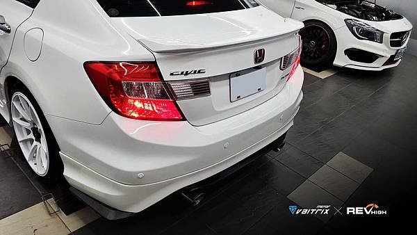 來自澳洲的汽車改裝品牌VAITRIX麥翠斯有最廣泛的車種適用產品，含汽油、柴油、油電混合車專用電子油門控制加速器，搭配外掛晶片及內寫，達到最高品質且無後遺症之動力提升，也可由專屬藍芽App–AirForce GO切換一階、二階、三階ECU模式。外掛晶片及電子油門控制器不影響原車引擎保固，搭配不眩光儀錶，提升馬力同時監控愛車狀況。VAITRIX另有馬力提升專用水噴射可程式電腦及全組套件，改裝愛車不傷車。  適用品牌車款： Audi奧迪、BMW寶馬、Porsche保時捷、Benz賓士、Honda本田、Toyota豐田、Mitsubishi三菱、Mazda馬自達、Nissan日產、Subaru速霸陸、VW福斯、Volvo富豪、Luxgen納智捷、Ford福特、Chevrolet雪佛蘭、Hyundai現代、Skoda; Altis、crv、chr、kicks、cla45、ct200h、q2、camry、golf gti、polo、kuga、tiida、u7、rav4、odyssey...等。
