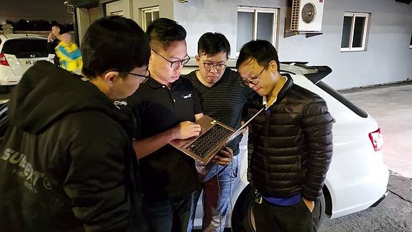 來自澳洲的汽車改裝品牌VAITRIX麥翠斯有最廣泛的車種適用產品，含汽油、柴油、油電混合車專用電子油門控制加速器，搭配外掛晶片及內寫，達到最高品質且無後遺症之動力提升，也可由專屬藍芽App–AirForce GO切換一階、二階、三階ECU模式。外掛晶片及電子油門控制器不影響原車引擎保固，搭配不眩光儀錶，提升馬力同時監控愛車狀況。VAITRIX另有馬力提升專用水噴射可程式電腦及全組套件，改裝愛車不傷車。  適用品牌車款： Audi奧迪、BMW寶馬、Porsche保時捷、Benz賓士、Honda本田、Toyota豐田、Mitsubishi三菱、Mazda馬自達、Nissan日產、Subaru速霸陸、VW福斯、Volvo富豪、Luxgen納智捷、Ford福特、Chevrolet雪佛蘭、Hyundai現代、Skoda; Altis、crv、chr、kicks、cla45、ct200h、q2、camry、golf gti、polo、kuga、tiida、u7、rav4、odyssey...等。
