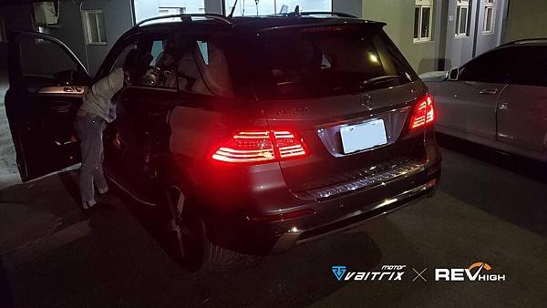 來自澳洲的汽車改裝品牌VAITRIX麥翠斯有最廣泛的車種適用產品，含汽油、柴油、油電混合車專用電子油門控制加速器，搭配外掛晶片及內寫，達到最高品質且無後遺症之動力提升，也可由專屬藍芽App–AirForce GO切換一階、二階、三階ECU模式。外掛晶片及電子油門控制器不影響原車引擎保固，搭配不眩光儀錶，提升馬力同時監控愛車狀況。VAITRIX另有馬力提升專用水噴射可程式電腦及全組套件，改裝愛車不傷車。  適用品牌車款： Audi奧迪、BMW寶馬、Porsche保時捷、Benz賓士、Honda本田、Toyota豐田、Mitsubishi三菱、Mazda馬自達、Nissan日產、Subaru速霸陸、VW福斯、Volvo富豪、Luxgen納智捷、Ford福特、Chevrolet雪佛蘭、Hyundai現代、Skoda; Altis、crv、chr、kicks、cla45、ct200h、q2、camry、golf gti、polo、kuga、tiida、u7、rav4、odyssey...等。