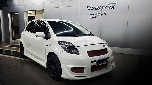 來自澳洲的汽車改裝品牌VAITRIX麥翠斯有最廣泛的車種適用產品，含汽油、柴油、油電混合車專用電子油門控制加速器，搭配外掛晶片及內寫，達到最高品質且無後遺症之動力提升，也可由專屬藍芽App–AirForce GO切換一階、二階、三階ECU模式。外掛晶片及電子油門控制器不影響原車引擎保固，搭配不眩光儀錶，提升馬力同時監控愛車狀況。VAITRIX另有馬力提升專用水噴射可程式電腦及全組套件，改裝愛車不傷車。  適用品牌車款： Audi奧迪、BMW寶馬、Porsche保時捷、Benz賓士、Honda本田、Toyota豐田、Mitsubishi三菱、Mazda馬自達、Nissan日產、Subaru速霸陸、VW福斯、Volvo富豪、Luxgen納智捷、Ford福特、Chevrolet雪佛蘭、Hyundai現代、Skoda; Altis、crv、chr、kicks、cla45、ct200h、q2、camry、golf gti、polo、kuga、tiida、u7、rav4、odyssey...等。