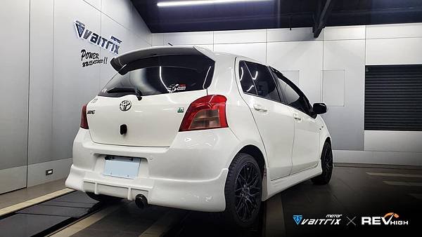來自澳洲的汽車改裝品牌VAITRIX麥翠斯有最廣泛的車種適用產品，含汽油、柴油、油電混合車專用電子油門控制加速器，搭配外掛晶片及內寫，達到最高品質且無後遺症之動力提升，也可由專屬藍芽App–AirForce GO切換一階、二階、三階ECU模式。外掛晶片及電子油門控制器不影響原車引擎保固，搭配不眩光儀錶，提升馬力同時監控愛車狀況。VAITRIX另有馬力提升專用水噴射可程式電腦及全組套件，改裝愛車不傷車。  適用品牌車款： Audi奧迪、BMW寶馬、Porsche保時捷、Benz賓士、Honda本田、Toyota豐田、Mitsubishi三菱、Mazda馬自達、Nissan日產、Subaru速霸陸、VW福斯、Volvo富豪、Luxgen納智捷、Ford福特、Chevrolet雪佛蘭、Hyundai現代、Skoda; Altis、crv、chr、kicks、cla45、ct200h、q2、camry、golf gti、polo、kuga、tiida、u7、rav4、odyssey...等。