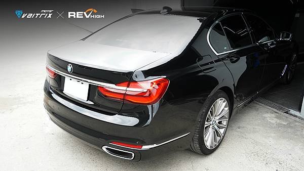 來自澳洲的汽車改裝品牌VAITRIX麥翠斯有最廣泛的車種適用產品，含汽油、柴油、油電混合車專用電子油門控制加速器，搭配外掛晶片及內寫，達到最高品質且無後遺症之動力提升，也可由專屬藍芽App–AirForce GO切換一階、二階、三階ECU模式。外掛晶片及電子油門控制器不影響原車引擎保固，搭配不眩光儀錶，提升馬力同時監控愛車狀況。VAITRIX另有馬力提升專用水噴射可程式電腦及全組套件，改裝愛車不傷車。  適用品牌車款： Audi奧迪、BMW寶馬、Porsche保時捷、Benz賓士、Honda本田、Toyota豐田、Mitsubishi三菱、Mazda馬自達、Nissan日產、Subaru速霸陸、VW福斯、Volvo富豪、Luxgen納智捷、Ford福特、Chevrolet雪佛蘭、Hyundai現代、Skoda; Altis、crv、chr、kicks、cla45、ct200h、q2、camry、golf gti、polo、kuga、tiida、u7、rav4、odyssey...等。