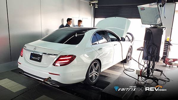 來自澳洲的汽車改裝品牌VAITRIX麥翠斯有最廣泛的車種適用產品，含汽油、柴油、油電混合車專用電子油門控制加速器，搭配外掛晶片及內寫，高品質且無後遺症之動力提升，也可由專屬藍芽App–AirForce GO切換一階、二階、三階ECU模式。外掛晶片及電子油門控制器不影響原車引擎保固，搭配不眩光儀錶，提升馬力同時監控愛車狀況。另有馬力提升專用水噴射可程式電腦及套件，改裝愛車不傷車。適用品牌車款： Audi奧迪、BMW寶馬、Porsche保時捷、Benz賓士、Honda本田、Toyota豐田、Mitsubishi三菱、Mazda馬自達、Nissan日產、Subaru速霸陸、VW福斯、Volvo富豪、Luxgen納智捷、Ford福特、Hyundai現代、Skoda、Mini; Altis、crv、chr、kicks、cla45、Focus mk4、 sienta 、camry、golf gti、polo、kuga、tiida、u7、rav4、odyssey、Santa Fe新土匪、C63s、Lancer Fortis、Elantra Sport、Auris、Mini R56、ST LINE...等。