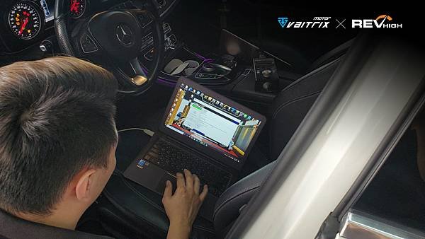 來自澳洲的汽車改裝品牌VAITRIX麥翠斯有最廣泛的車種適用產品，含汽油、柴油、油電混合車專用電子油門控制加速器，搭配外掛晶片及內寫，高品質且無後遺症之動力提升，也可由專屬藍芽App–AirForce GO切換一階、二階、三階ECU模式。外掛晶片及電子油門控制器不影響原車引擎保固，搭配不眩光儀錶，提升馬力同時監控愛車狀況。另有馬力提升專用水噴射可程式電腦及套件，改裝愛車不傷車。適用品牌車款： Audi奧迪、BMW寶馬、Porsche保時捷、Benz賓士、Honda本田、Toyota豐田、Mitsubishi三菱、Mazda馬自達、Nissan日產、Subaru速霸陸、VW福斯、Volvo富豪、Luxgen納智捷、Ford福特、Hyundai現代、Skoda、Mini; Altis、crv、chr、kicks、cla45、Focus mk4、 sienta 、camry、golf gti、polo、kuga、tiida、u7、rav4、odyssey、Santa Fe新土匪、C63s、Lancer Fortis、Elantra Sport、Auris、Mini R56、ST LINE...等。