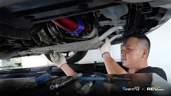 來自澳洲的汽車改裝品牌VAITRIX麥翠斯有最廣泛的車種適用產品，含汽油、柴油、油電混合車專用電子油門控制加速器，搭配外掛晶片及內寫，高品質且無後遺症之動力提升，也可由專屬藍芽App–AirForce GO切換一階、二階、三階ECU模式。外掛晶片及電子油門控制器不影響原車引擎保固，搭配不眩光儀錶，提升馬力同時監控愛車狀況。另有馬力提升專用水噴射可程式電腦及套件，改裝愛車不傷車。適用品牌車款： Audi奧迪、BMW寶馬、Porsche保時捷、Benz賓士、Honda本田、Toyota豐田、Mitsubishi三菱、Mazda馬自達、Nissan日產、Subaru速霸陸、VW福斯、Volvo富豪、Luxgen納智捷、Ford福特、Hyundai現代、Skoda、Mini; Altis、crv、chr、kicks、cla45、Focus mk4、 sienta 、camry、golf gti、polo、kuga、tiida、u7、rav4、odyssey、Santa Fe新土匪、C63s、Lancer Fortis、Elantra Sport、Auris、Mini R56、ST LINE、535i...等。