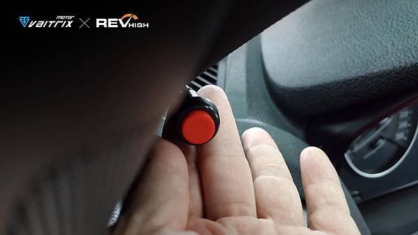 來自澳洲的汽車改裝品牌VAITRIX麥翠斯有最廣泛的車種適用產品，含汽油、柴油、油電混合車專用電子油門控制加速器，搭配外掛晶片及內寫，高品質且無後遺症之動力提升，也可由專屬藍芽App–AirForce GO切換一階、二階、三階ECU模式。外掛晶片及電子油門控制器不影響原車引擎保固，搭配不眩光儀錶，提升馬力同時監控愛車狀況。另有馬力提升專用水噴射可程式電腦及套件，改裝愛車不傷車。適用品牌車款： Audi奧迪、BMW寶馬、Porsche保時捷、Benz賓士、Honda本田、Toyota豐田、Mitsubishi三菱、Mazda馬自達、Nissan日產、Subaru速霸陸、VW福斯、Volvo富豪、Luxgen納智捷、Ford福特、Hyundai現代、Skoda、Mini; Altis、crv、chr、kicks、cla45、Focus mk4、 sienta 、camry、golf gti、polo、kuga、tiida、u7、rav4、odyssey、Santa Fe新土匪、C63s、Lancer Fortis、Elantra Sport、Auris、Mini R56、ST LINE、535i...等。