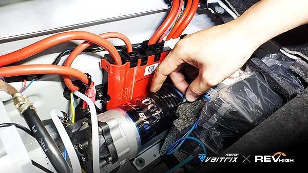 來自澳洲的汽車改裝品牌VAITRIX麥翠斯有最廣泛的車種適用產品，含汽油、柴油、油電混合車專用電子油門控制加速器，搭配外掛晶片及內寫，高品質且無後遺症之動力提升，也可由專屬藍芽App–AirForce GO切換一階、二階、三階ECU模式。外掛晶片及電子油門控制器不影響原車引擎保固，搭配不眩光儀錶，提升馬力同時監控愛車狀況。另有馬力提升專用水噴射可程式電腦及套件，改裝愛車不傷車。適用品牌車款： Audi奧迪、BMW寶馬、Porsche保時捷、Benz賓士、Honda本田、Toyota豐田、Mitsubishi三菱、Mazda馬自達、Nissan日產、Subaru速霸陸、VW福斯、Volvo富豪、Luxgen納智捷、Ford福特、Hyundai現代、Skoda、Mini; Altis、crv、chr、kicks、cla45、Focus mk4、 sienta 、camry、golf gti、polo、kuga、tiida、u7、rav4、odyssey、Santa Fe新土匪、C63s、Lancer Fortis、Elantra Sport、Auris、Mini R56、ST LINE、535i...等。
