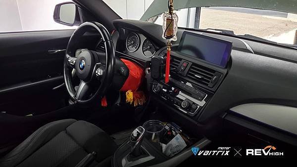 來自澳洲的汽車改裝品牌VAITRIX麥翠斯有最廣泛的車種適用產品，含汽油、柴油、油電混合車專用電子油門控制加速器，搭配外掛晶片及內寫，高品質且無後遺症之動力提升，也可由專屬藍芽App–AirForce GO切換一階、二階、三階ECU模式。外掛晶片及電子油門控制器不影響原車引擎保固，搭配不眩光儀錶，提升馬力同時監控愛車狀況。另有馬力提升專用水噴射可程式電腦及套件，改裝愛車不傷車。適用品牌車款： Audi奧迪、BMW寶馬、Porsche保時捷、Benz賓士、Honda本田、Toyota豐田、Mitsubishi三菱、Mazda馬自達、Nissan日產、Subaru速霸陸、VW福斯、Volvo富豪、Luxgen納智捷、Ford福特、Hyundai現代、Skoda、Mini; Altis、crv、chr、kicks、cla45、Focus mk4、 sienta 、camry、golf gti、polo、kuga、tiida、u7、rav4、odyssey、Santa Fe新土匪、C63s、Lancer Fortis、Elantra Sport、Auris、Mini R56、ST LINE、535i...等。