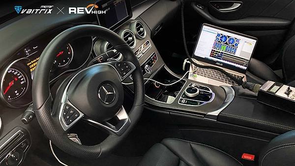 來自澳洲的汽車改裝品牌VAITRIX麥翠斯有最廣泛的車種適用產品，含汽油、柴油、油電混合車專用電子油門控制加速器，搭配外掛晶片及內寫，高品質且無後遺症之動力提升，也可由專屬藍芽App–AirForce GO切換一階、二階、三階ECU模式。外掛晶片及電子油門控制器不影響原車引擎保固，搭配不眩光儀錶，提升馬力同時監控愛車狀況。另有馬力提升專用水噴射可程式電腦及套件，改裝愛車不傷車。適用品牌車款： Audi奧迪、BMW寶馬、Porsche保時捷、Benz賓士、Honda本田、Toyota豐田、Mitsubishi三菱、Mazda馬自達、Nissan日產、Subaru速霸陸、VW福斯、Volvo富豪、Luxgen納智捷、Ford福特、Hyundai現代、Skoda、Mini; Altis、crv、chr、kicks、cla45、Focus mk4、 sienta 、camry、golf gti、polo、kuga、tiida、u7、rav4、odyssey、Santa Fe新土匪、C63s、Lancer Fortis、Elantra Sport、Auris、Mini R56、ST LINE、535i...等。