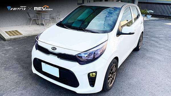 來自澳洲的汽車改裝品牌VAITRIX麥翠斯有最廣泛的車種適用產品，含汽油、柴油、油電混合車專用電子油門控制加速器，搭配外掛晶片及內寫，高品質且無後遺症之動力提升，也可由專屬藍芽App–AirForce GO切換一階、二階、三階ECU模式。外掛晶片及電子油門控制器不影響原車引擎保固，搭配不眩光儀錶，提升馬力同時監控愛車狀況。另有馬力提升專用水噴射可程式電腦及套件，改裝愛車不傷車。適用品牌車款： Audi奧迪、BMW寶馬、Porsche保時捷、Benz賓士、Honda本田、Toyota豐田、Mitsubishi三菱、Mazda馬自達、Nissan日產、Subaru速霸陸、VW福斯、Volvo富豪、Luxgen納智捷、Ford福特、Hyundai現代、Skoda斯柯達、Mini; Altis、CRV、CHR、Kicks、Cla45、Focus mk4、Sienta 、Camry、Golf GTI、Polo、Kuga、Tiida、U7、Rav4、Odyssey、Santa Fe新土匪、C63s、Lancer Fortis、Elantra Sport、Auris、Mini R56、ST LINE、535i、Tiguan...等。