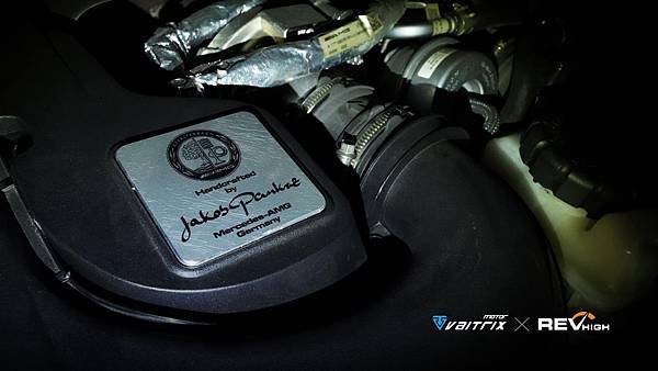 來自澳洲的汽車改裝品牌VAITRIX麥翠斯有最廣泛的車種適用產品，含汽油、柴油、油電混合車專用電子油門控制加速器，搭配外掛晶片及內寫，高品質且無後遺症之動力提升，也可由專屬藍芽App–AirForce GO切換一階、二階、三階ECU模式。外掛晶片及電子油門控制器不影響原車引擎保固，搭配不眩光儀錶，提升馬力同時監控愛車狀況。另有馬力提升專用水噴射可程式電腦及套件，改裝愛車不傷車。適用品牌車款： Audi奧迪、BMW寶馬、Porsche保時捷、Benz賓士、Honda本田、Toyota豐田、Mitsubishi三菱、Mazda馬自達、Nissan日產、Subaru速霸陸、VW福斯、Volvo富豪、Luxgen納智捷、Ford福特、Hyundai現代、Skoda斯柯達、Mini; Altis、CRV、CHR、Kicks、Cla45、Focus mk4、Sienta 、Camry、Golf GTI、Polo、Kuga、Tiida、U7、Rav4、Odyssey、Santa Fe新土匪、C63s、Lancer Fortis、Elantra Sport、Auris、Mini R56、ST LINE、535i、Tiguan...等。