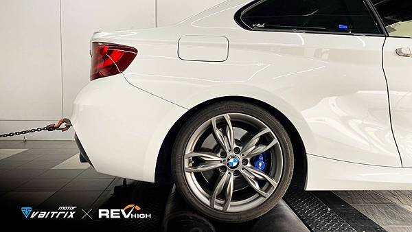 來自澳洲的汽車改裝品牌VAITRIX麥翠斯有最廣泛的車種適用產品，含汽油、柴油、油電混合車專用電子油門控制加速器，搭配外掛晶片及內寫，高品質且無後遺症之動力提升，也可由專屬藍芽App–AirForce GO切換一階、二階、三階ECU模式。外掛晶片及電子油門控制器不影響原車引擎保固，搭配不眩光儀錶，提升馬力同時監控愛車狀況。另有馬力提升專用水噴射可程式電腦及套件，改裝愛車不傷車。適用品牌車款： Audi奧迪、BMW寶馬、Porsche保時捷、Benz賓士、Honda本田、Toyota豐田、Mitsubishi三菱、Mazda馬自達、Nissan日產、Subaru速霸陸、VW福斯、Volvo富豪、Luxgen納智捷、Ford福特、Hyundai現代、Skoda斯柯達、Mini; Altis、CRV、CHR、Kicks、Cla45、Focus mk4、Sienta 、Camry、Golf GTI、Polo、Kuga、Tiida、U7、Rav4、Odyssey、Santa Fe新土匪、C63s、Lancer Fortis、Elantra Sport、Auris、Mini R56、ST LINE、535i、Tiguan、RS6 AVANT、 Tiguan R...等。