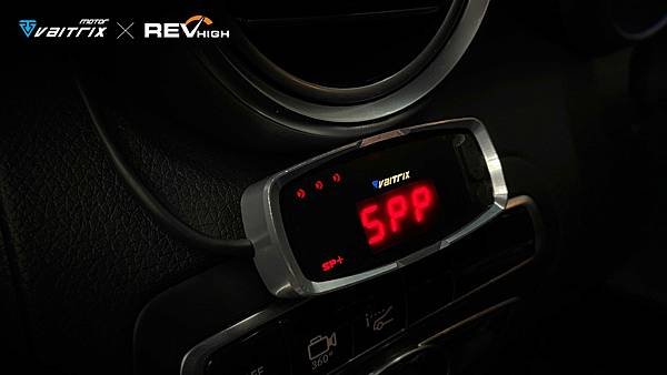   來自澳洲的汽車改裝品牌VAITRIX麥翠斯有最廣泛的車種適用產品，含汽油、柴油、油電混合車專用電子油門控制加速器，搭配外掛晶片及內寫，高品質且無後遺症之動力提升，也可由專屬藍芽App–AirForce GO切換一階、二階、三階ECU模式。外掛晶片及電子油門控制器不影響原車引擎保固，搭配不眩光儀錶，提升馬力同時監控愛車狀況。另有馬力提升專用水噴射可程式電腦及套件，改裝愛車不傷車。適用品牌車款： Audi奧迪、BMW寶馬、Porsche保時捷、Benz賓士、Honda本田、Toyota豐田、Mitsubishi三菱、Mazda馬自達、Nissan日產、Subaru速霸陸、VW福斯、Volvo富豪、Luxgen納智捷、Ford福特、Hyundai現代、Skoda、Mini; Altis、crv、chr、kicks、cla45、Focus mk4、 sienta 、camry、golf gti、polo、kuga、tiida、u7、rav4、odyssey、Santa Fe新土匪、C63s、Lancer Fortis、Elantra Sport、Auris、Mini R56、ST LINE、535i...等。