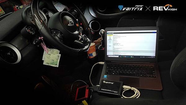 來自澳洲的汽車改裝品牌VAITRIX麥翠斯有最廣泛的車種適用產品，含汽油、柴油、油電混合車專用電子油門控制加速器，搭配外掛晶片及內寫，高品質且無後遺症之動力提升，也可由專屬藍芽App–AirForce GO切換一階、二階、三階ECU模式。外掛晶片及電子油門控制器不影響原車引擎保固，搭配不眩光儀錶，提升馬力同時監控愛車狀況。另有馬力提升專用水噴射可程式電腦及套件，改裝愛車不傷車。適用品牌車款： Audi奧迪、BMW寶馬、Porsche保時捷、Benz賓士、Honda本田、Toyota豐田、Mitsubishi三菱、Mazda馬自達、Nissan日產、Subaru速霸陸、VW福斯、Volvo富豪、Luxgen納智捷、Ford福特、Hyundai現代、Skoda、Mini; Altis、crv、chr、kicks、cla45、Focus mk4、 sienta 、camry、golf gti、polo、kuga、tiida、u7、rav4、odyssey、Santa Fe新土匪、C63s、Lancer Fortis、Elantra Sport、Auris、Mini R56、ST LINE、535i...等。