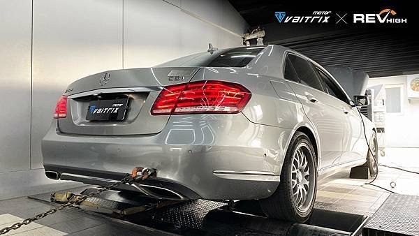 來自澳洲的汽車改裝品牌VAITRIX麥翠斯有最廣泛的車種適用產品，含汽油、柴油、油電混合車專用電子油門控制加速器，搭配外掛晶片及內寫，高品質且無後遺症之動力提升，也可由專屬藍芽App–AirForce GO切換一階、二階、三階ECU模式。外掛晶片及電子油門控制器不影響原車引擎保固，搭配不眩光儀錶，提升馬力同時監控愛車狀況。另有馬力提升專用水噴射可程式電腦及套件，改裝愛車不傷車。適用品牌車款： Audi奧迪、BMW寶馬、Porsche保時捷、Benz賓士、Honda本田、Toyota豐田、Mitsubishi三菱、Mazda馬自達、Nissan日產、Subaru速霸陸、VW福斯、Volvo富豪、Luxgen納智捷、Ford福特、Hyundai現代、Skoda、Mini; Altis、crv、chr、kicks、cla45、Focus mk4、 sienta 、camry、golf gti、polo、kuga、tiida、u7、rav4、odyssey、Santa Fe新土匪、C63s、Lancer Fortis、Elantra Sport、Auris、Mini R56、ST LINE、535i、G63、RS6、RS7、M8、330i...等。
