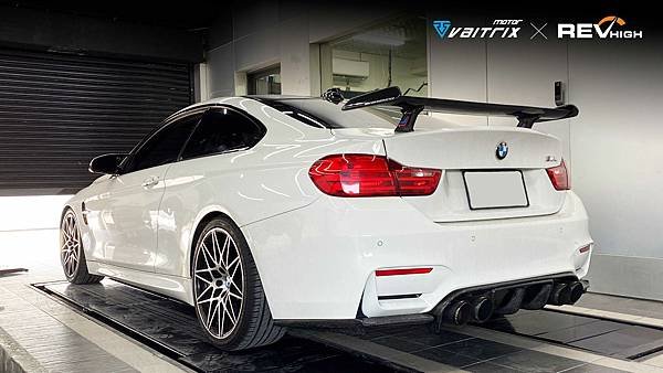 來自澳洲的汽車改裝品牌VAITRIX麥翠斯有最廣泛的車種適用產品，含汽油、柴油、油電混合車專用電子油門控制加速器，搭配外掛晶片及內寫，高品質且無後遺症之動力提升，也可由專屬藍芽App–AirForce GO切換一階、二階、三階ECU模式。外掛晶片及電子油門控制器不影響原車引擎保固，搭配不眩光儀錶，提升馬力同時監控愛車狀況。另有馬力提升專用水噴射可程式電腦及套件，改裝愛車不傷車。適用品牌車款： Audi奧迪、BMW寶馬、Porsche保時捷、Benz賓士、Honda本田、Toyota豐田、Mitsubishi三菱、Mazda馬自達、Nissan日產、Subaru速霸陸、VW福斯、Volvo富豪、Luxgen納智捷、Ford福特、Hyundai現代、Skoda、Mini; Altis、crv、chr、kicks、cla45、Focus mk4、 sienta 、camry、golf gti、polo、kuga、tiida、u7、rav4、odyssey、Santa Fe新土匪、C63s、Lancer Fortis、Elantra Sport、Auris、Mini R56、ST LINE、535i、G63、RS6、RS7、M8、330i...等。