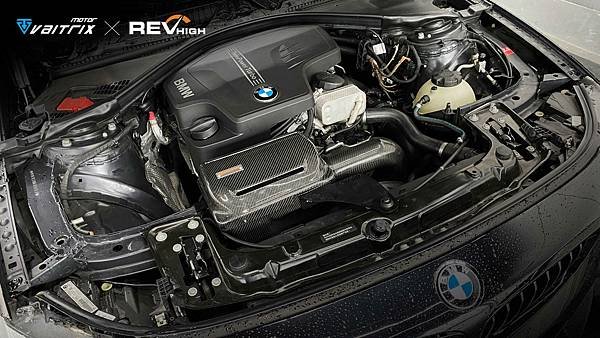 來自澳洲的汽車改裝品牌VAITRIX麥翠斯有最廣泛的車種適用產品，含汽油、柴油、油電混合車專用電子油門控制加速器，搭配外掛晶片及內寫，高品質且無後遺症之動力提升，也可由專屬藍芽App–AirForce GO切換一階、二階、三階ECU模式。外掛晶片及電子油門控制器不影響原車引擎保固，搭配不眩光儀錶，提升馬力同時監控愛車狀況。另有馬力提升專用水噴射可程式電腦及套件，改裝愛車不傷車。適用品牌車款： Audi奧迪、BMW寶馬、Porsche保時捷、Benz賓士、Honda本田、Toyota豐田、Mitsubishi三菱、Mazda馬自達、Nissan日產、Subaru速霸陸、VW福斯、Volvo富豪、Luxgen納智捷、Ford福特、Hyundai現代、Skoda、Mini; Altis、crv、chr、kicks、cla45、Focus mk4、 sienta 、camry、golf gti、polo、kuga、tiida、u7、rav4、odyssey、Santa Fe新土匪、C63s、Lancer Fortis、Elantra Sport、Auris、Mini R56、ST LINE、535i、G63、RS6、RS7、M8、330i...等。