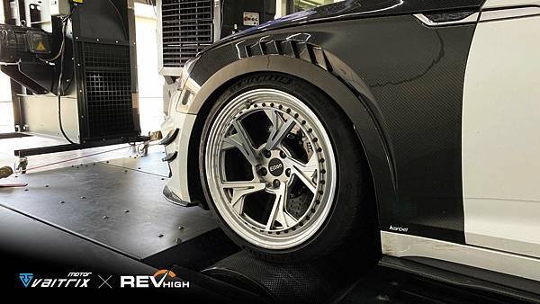 來自澳洲的汽車改裝品牌VAITRIX麥翠斯有最廣泛的車種適用產品，含汽油、柴油、油電混合車專用電子油門控制加速器，搭配外掛晶片及內寫，高品質且無後遺症之動力提升，也可由專屬藍芽App–AirForce GO切換一階、二階、三階ECU模式。外掛晶片及電子油門控制器不影響原車引擎保固，搭配不眩光儀錶，提升馬力同時監控愛車狀況。另有馬力提升專用水噴射可程式電腦及套件，改裝愛車不傷車。適用品牌車款： Audi奧迪、BMW寶馬、Porsche保時捷、Benz賓士、Honda本田、Toyota豐田、Mitsubishi三菱、Mazda馬自達、Nissan日產、Subaru速霸陸、VW福斯、Volvo富豪、Luxgen納智捷、Ford福特、Hyundai現代、Skoda、Mini; Altis、crv、chr、kicks、cla45、Focus mk4、 sienta 、camry、golf gti、polo、kuga、tiida、u7、rav4、odyssey、Santa Fe新土匪、C63s、Lancer Fortis、Elantra Sport、Auris、Mini R56、ST LINE、535i、G63、RS6、RS7、M8、330i、E63、S63...等。
