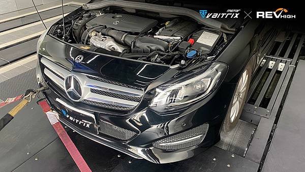 來自澳洲的汽車改裝品牌VAITRIX麥翠斯有最廣泛的車種適用產品，含汽油、柴油、油電混合車專用電子油門控制加速器，搭配外掛晶片及內寫，高品質且無後遺症之動力提升，也可由專屬藍芽App–AirForce GO切換一階、二階、三階ECU模式。外掛晶片及電子油門控制器不影響原車引擎保固，搭配不眩光儀錶，提升馬力同時監控愛車狀況。另有馬力提升專用水噴射可程式電腦及套件，改裝愛車不傷車。適用品牌車款： Audi奧迪、BMW寶馬、Porsche保時捷、Benz賓士、Honda本田、Toyota豐田、Mitsubishi三菱、Mazda馬自達、Nissan日產、Subaru速霸陸、VW福斯、Volvo富豪、Luxgen納智捷、Ford福特、Hyundai現代、Skoda、Mini; Altis、crv、chr、kicks、cla45、Focus mk4、 sienta 、camry、golf gti、polo、kuga、tiida、u7、rav4、odyssey、Santa Fe新土匪、C63s、Lancer Fortis、Elantra Sport、Auris、Mini R56、ST LINE、535i、G63、RS6、RS7、M8、330i、E63、S63...等。