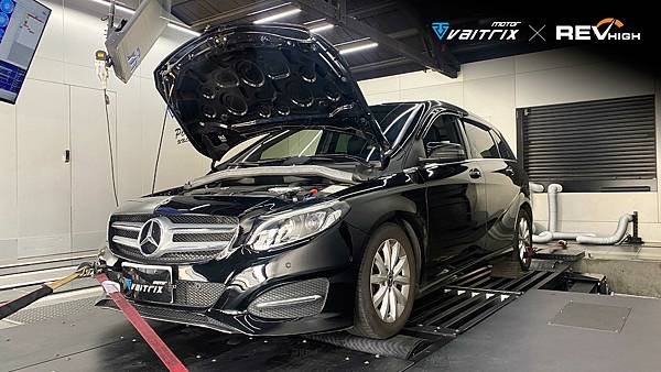 來自澳洲的汽車改裝品牌VAITRIX麥翠斯有最廣泛的車種適用產品，含汽油、柴油、油電混合車專用電子油門控制加速器，搭配外掛晶片及內寫，高品質且無後遺症之動力提升，也可由專屬藍芽App–AirForce GO切換一階、二階、三階ECU模式。外掛晶片及電子油門控制器不影響原車引擎保固，搭配不眩光儀錶，提升馬力同時監控愛車狀況。另有馬力提升專用水噴射可程式電腦及套件，改裝愛車不傷車。適用品牌車款： Audi奧迪、BMW寶馬、Porsche保時捷、Benz賓士、Honda本田、Toyota豐田、Mitsubishi三菱、Mazda馬自達、Nissan日產、Subaru速霸陸、VW福斯、Volvo富豪、Luxgen納智捷、Ford福特、Hyundai現代、Skoda、Mini; Altis、crv、chr、kicks、cla45、Focus mk4、 sienta 、camry、golf gti、polo、kuga、tiida、u7、rav4、odyssey、Santa Fe新土匪、C63s、Lancer Fortis、Elantra Sport、Auris、Mini R56、ST LINE、535i、G63、RS6、RS7、M8、330i、E63、S63...等。