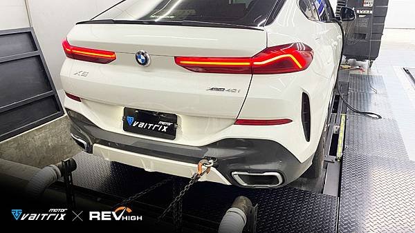 來自澳洲的汽車改裝品牌VAITRIX麥翠斯有最廣泛的車種適用產品，含汽油、柴油、油電混合車專用電子油門控制加速器，搭配外掛晶片及內寫，高品質且無後遺症之動力提升，也可由專屬藍芽App–AirForce GO切換一階、二階、三階ECU模式。外掛晶片及電子油門控制器不影響原車引擎保固，搭配不眩光儀錶，提升馬力同時監控愛車狀況。另有馬力提升專用水噴射可程式電腦及套件，改裝愛車不傷車。適用品牌車款： Audi奧迪、BMW寶馬、Porsche保時捷、Benz賓士、Honda本田、Toyota豐田、Mitsubishi三菱、Mazda馬自達、Nissan日產、Subaru速霸陸、VW福斯、Volvo富豪、Luxgen納智捷、Ford福特、Hyundai現代、Skoda、Mini; Altis、crv、chr、kicks、cla45、Focus mk4、 sienta 、camry、golf gti、polo、kuga、tiida、u7、rav4、odyssey、Santa Fe新土匪、C63s、Lancer Fortis、Elantra Sport、Auris、Mini R56、ST LINE、535i、G63、RS6、RS7、M8、330i、E63、S63...等。