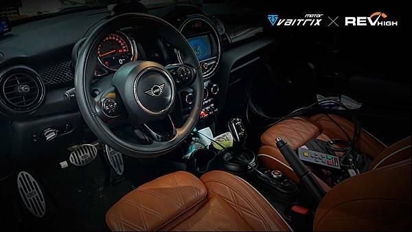 來自澳洲的汽車改裝品牌VAITRIX麥翠斯有最廣泛的車種適用產品，含汽油、柴油、油電混合車專用電子油門控制加速器，搭配外掛晶片及內寫，高品質且無後遺症之動力提升，也可由專屬藍芽App–AirForce GO切換一階、二階、三階ECU模式。外掛晶片及電子油門控制器不影響原車引擎保固，搭配不眩光儀錶，提升馬力同時監控愛車狀況。另有馬力提升專用水噴射可程式電腦及套件，改裝愛車不傷車。適用品牌車款： Audi奧迪、BMW寶馬、Porsche保時捷、Benz賓士、Honda本田、Toyota豐田、Mitsubishi三菱、Mazda馬自達、Nissan日產、Subaru速霸陸、VW福斯、Volvo富豪、Luxgen納智捷、Ford福特、Hyundai現代、Skoda、Mini; Altis、crv、chr、kicks、cla45、Focus mk4、 sienta 、camry、golf gti、polo、kuga、tiida、u7、rav4、odyssey、Santa Fe新土匪、C63s、Lancer Fortis、Elantra Sport、Auris、Mini R56、ST LINE、535i...等。