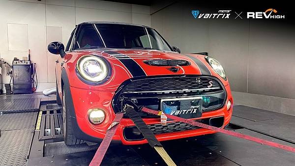 來自澳洲的汽車改裝品牌VAITRIX麥翠斯有最廣泛的車種適用產品，含汽油、柴油、油電混合車專用電子油門控制加速器，搭配外掛晶片及內寫，高品質且無後遺症之動力提升，也可由專屬藍芽App–AirForce GO切換一階、二階、三階ECU模式。外掛晶片及電子油門控制器不影響原車引擎保固，搭配不眩光儀錶，提升馬力同時監控愛車狀況。另有馬力提升專用水噴射可程式電腦及套件，改裝愛車不傷車。適用品牌車款： Audi奧迪、BMW寶馬、Porsche保時捷、Benz賓士、Honda本田、Toyota豐田、Mitsubishi三菱、Mazda馬自達、Nissan日產、Subaru速霸陸、VW福斯、Volvo富豪、Luxgen納智捷、Ford福特、Hyundai現代、Skoda、Mini; Altis、crv、chr、kicks、cla45、Focus mk4、 sienta 、camry、golf gti、polo、kuga、tiida、u7、rav4、odyssey、Santa Fe新土匪、C63s、Lancer Fortis、Elantra Sport、Auris、Mini R56、ST LINE、535i...等。