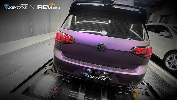來自澳洲的汽車改裝品牌VAITRIX麥翠斯有最廣泛的車種適用產品，含汽油、柴油、油電混合車專用電子油門控制加速器，搭配外掛晶片及內寫，高品質且無後遺症之動力提升，也可由專屬藍芽App–AirForce GO切換一階、二階、三階ECU模式。外掛晶片及電子油門控制器不影響原車引擎保固，搭配不眩光儀錶，提升馬力同時監控愛車狀況。另有馬力提升專用水噴射可程式電腦及套件，改裝愛車不傷車。適用品牌車款：  Audi奧迪、BMW寶馬、Porsche保時捷、Benz賓士、Honda本田、Toyota豐田、Mitsubishi三菱、Mazda馬自達、Nissan日產、Subaru速霸陸、VW福斯、Volvo富豪、Luxgen納智捷、Ford福特、Hyundai現代、Skoda速可達、Mini、MG; Altis、crv、chr、kicks、cla45、Focus mk4、 sienta 、camry、golf gti、golf 8、polo、kuga、rav4、odyssey、Santa Fe新土匪、C63s、Elantra Sport、Auris、Mini R56、540i、G63、RS6、RS7、M8、330i、E63、S63、HS、A180、Kamiq、Kodiaq、X3、Macan、Q3...等。Truck卡車：Mitsubishi Fuso三菱扶桑、Hino日野、DAF達富、IVECO威凱、ISUZU五十鈴、SCANIA斯堪尼亞; Canter堅達、Fighter、Super Great、300 系、700系、CF85、LF45、LF55、L系、G系、R系、S系、Daily、Eurocargo、NQR、NPR、NMR、NRR。Motor重機：BMW寶馬、Ducati杜卡迪、Honda本田、Yamaha山葉、Aprilia阿普利亞、KTM、Husqvarna胡斯瓦那、Kawasaki川崎、Suzuki鈴木; S1000RR、S1000R、R1200GS、R9T、R1200GS、Scrambler、Monster、Panigale、Streetfighter、Supersport、Superbike、XDiavel、Hypermotard、RSV、SMC、Supermoto、Ninja、ZX-12R、ZX-6R、T-Max、Tenere、MT、Hayabusa、V-Strom、GSX-S1000。