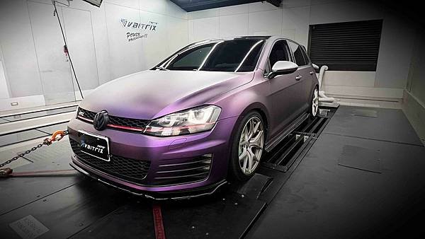 來自澳洲的汽車改裝品牌VAITRIX麥翠斯有最廣泛的車種適用產品，含汽油、柴油、油電混合車專用電子油門控制加速器，搭配外掛晶片及內寫，高品質且無後遺症之動力提升，也可由專屬藍芽App–AirForce GO切換一階、二階、三階ECU模式。外掛晶片及電子油門控制器不影響原車引擎保固，搭配不眩光儀錶，提升馬力同時監控愛車狀況。另有馬力提升專用水噴射可程式電腦及套件，改裝愛車不傷車。適用品牌車款：  Audi奧迪、BMW寶馬、Porsche保時捷、Benz賓士、Honda本田、Toyota豐田、Mitsubishi三菱、Mazda馬自達、Nissan日產、Subaru速霸陸、VW福斯、Volvo富豪、Luxgen納智捷、Ford福特、Hyundai現代、Skoda速可達、Mini、MG; Altis、crv、chr、kicks、cla45、Focus mk4、 sienta 、camry、golf gti、golf 8、polo、kuga、rav4、odyssey、Santa Fe新土匪、C63s、Elantra Sport、Auris、Mini R56、540i、G63、RS6、RS7、M8、330i、E63、S63、HS、A180、Kamiq、Kodiaq、X3、Macan、Q3...等。Truck卡車：Mitsubishi Fuso三菱扶桑、Hino日野、DAF達富、IVECO威凱、ISUZU五十鈴、SCANIA斯堪尼亞; Canter堅達、Fighter、Super Great、300 系、700系、CF85、LF45、LF55、L系、G系、R系、S系、Daily、Eurocargo、NQR、NPR、NMR、NRR。Motor重機：BMW寶馬、Ducati杜卡迪、Honda本田、Yamaha山葉、Aprilia阿普利亞、KTM、Husqvarna胡斯瓦那、Kawasaki川崎、Suzuki鈴木; S1000RR、S1000R、R1200GS、R9T、R1200GS、Scrambler、Monster、Panigale、Streetfighter、Supersport、Superbike、XDiavel、Hypermotard、RSV、SMC、Supermoto、Ninja、ZX-12R、ZX-6R、T-Max、Tenere、MT、Hayabusa、V-Strom、GSX-S1000。