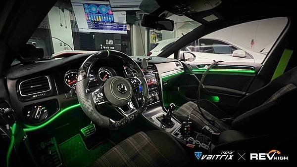 來自澳洲的汽車改裝品牌VAITRIX麥翠斯有最廣泛的車種適用產品，含汽油、柴油、油電混合車專用電子油門控制加速器，搭配外掛晶片及內寫，高品質且無後遺症之動力提升，也可由專屬藍芽App–AirForce GO切換一階、二階、三階ECU模式。外掛晶片及電子油門控制器不影響原車引擎保固，搭配不眩光儀錶，提升馬力同時監控愛車狀況。另有馬力提升專用水噴射可程式電腦及套件，改裝愛車不傷車。適用品牌車款：  Audi奧迪、BMW寶馬、Porsche保時捷、Benz賓士、Honda本田、Toyota豐田、Mitsubishi三菱、Mazda馬自達、Nissan日產、Subaru速霸陸、VW福斯、Volvo富豪、Luxgen納智捷、Ford福特、Hyundai現代、Skoda速可達、Mini、MG; Altis、crv、chr、kicks、cla45、Focus mk4、 sienta 、camry、golf gti、golf 8、polo、kuga、rav4、odyssey、Santa Fe新土匪、C63s、Elantra Sport、Auris、Mini R56、540i、G63、RS6、RS7、M8、330i、E63、S63、HS、A180、Kamiq、Kodiaq、X3、Macan、Q3...等。Truck卡車：Mitsubishi Fuso三菱扶桑、Hino日野、DAF達富、IVECO威凱、ISUZU五十鈴、SCANIA斯堪尼亞; Canter堅達、Fighter、Super Great、300 系、700系、CF85、LF45、LF55、L系、G系、R系、S系、Daily、Eurocargo、NQR、NPR、NMR、NRR。Motor重機：BMW寶馬、Ducati杜卡迪、Honda本田、Yamaha山葉、Aprilia阿普利亞、KTM、Husqvarna胡斯瓦那、Kawasaki川崎、Suzuki鈴木; S1000RR、S1000R、R1200GS、R9T、R1200GS、Scrambler、Monster、Panigale、Streetfighter、Supersport、Superbike、XDiavel、Hypermotard、RSV、SMC、Supermoto、Ninja、ZX-12R、ZX-6R、T-Max、Tenere、MT、Hayabusa、V-Strom、GSX-S1000。