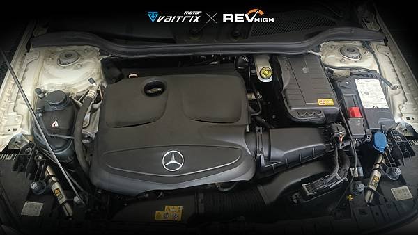 來自澳洲的汽車改裝品牌VAITRIX麥翠斯有最廣泛的車種適用產品，含汽油、柴油、油電混合車專用電子油門控制加速器，還能搭配外掛晶片及內寫，高品質且無後遺症之動力提升。外掛晶片可以選配由專屬藍芽App–AirForce GO切換一階、二階、三階ECU模式。  外掛晶片及電子油門控制器不影響原車引擎保固。搭配VAITRIX不眩光儀錶，渦輪壓力/水溫/油溫等應有盡有，使用原廠感知器對接，數據呈現100%正解，提升馬力同時監控愛車狀況。  最佳性能提升就選擇專用水噴電腦及套件，降溫效果最好，性能穩定提升，正確使用動力加倍不傷引擎。  在VAITRIX動力升級，完整實現客製化調校，根據車況、已改裝硬體與客戶需求調整程式。搭配馬力機驗證與HP TUNERS數據流，讓改裝沒有後顧之憂！  適用品牌車款： Audi奧迪、BMW寶馬、Porsche保時捷、Benz賓士、Honda本田、Toyota豐田、Mitsubishi三菱、Mazda馬自達、Nissan日產、Subaru速霸陸、VW福斯、Volvo富豪、Luxgen納智捷、Ford福特、Hyundai現代、Skoda速可達、Mini、MG; Altis、crv、chr、kicks、cla45、Focus mk4、 sienta 、camry、golf gti、golf 8、polo、kuga、rav4、odyssey、Santa Fe新土匪、C63s、Elantra Sport、Auris、Mini R56、540i、G63、RS6、RS7、M8、330i、E63、S63、HS、A180、Kamiq、Kodiaq、X3、Macan、Q3...等。   Truck卡車： Mitsubishi Fuso三菱扶桑、Hino日野、DAF達富、IVECO威凱、ISUZU五十鈴、SCANIA斯堪尼亞; Canter堅達、Fighter、Super Great、300 系、700系、CF85、LF45、LF55、L系、G系、R系、S系、Daily、Eurocargo、NQR、NPR、NMR、NRR  Motor重機： BMW寶馬、Ducati杜卡迪、Honda本田、Yamaha山葉、Aprilia阿普利亞、KTM、Husqvarna胡斯瓦那、Kawasaki川崎、Suzuki鈴木; S1000RR、S1000R、R1200GS、R9T、R1200GS、Scrambler、Monster、Panigale、Streetfighter、Supersport、Superbike、XDiavel、Hypermotard、RSV、SMC、Supermoto、Ninja、ZX-12R、ZX-6R、T-Max、Tenere、MT、Hayabusa、V-Strom、GSX-S1000