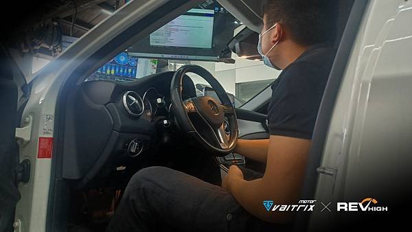 來自澳洲的汽車改裝品牌VAITRIX麥翠斯有最廣泛的車種適用產品，含汽油、柴油、油電混合車專用電子油門控制加速器，還能搭配外掛晶片及內寫，高品質且無後遺症之動力提升。外掛晶片可以選配由專屬藍芽App–AirForce GO切換一階、二階、三階ECU模式。  外掛晶片及電子油門控制器不影響原車引擎保固。搭配VAITRIX不眩光儀錶，渦輪壓力/水溫/油溫等應有盡有，使用原廠感知器對接，數據呈現100%正解，提升馬力同時監控愛車狀況。  最佳性能提升就選擇專用水噴電腦及套件，降溫效果最好，性能穩定提升，正確使用動力加倍不傷引擎。  在VAITRIX動力升級，完整實現客製化調校，根據車況、已改裝硬體與客戶需求調整程式。搭配馬力機驗證與HP TUNERS數據流，讓改裝沒有後顧之憂！  適用品牌車款： Audi奧迪、BMW寶馬、Porsche保時捷、Benz賓士、Honda本田、Toyota豐田、Mitsubishi三菱、Mazda馬自達、Nissan日產、Subaru速霸陸、VW福斯、Volvo富豪、Luxgen納智捷、Ford福特、Hyundai現代、Skoda速可達、Mini、MG; Altis、crv、chr、kicks、cla45、Focus mk4、 sienta 、camry、golf gti、golf 8、polo、kuga、rav4、odyssey、Santa Fe新土匪、C63s、Elantra Sport、Auris、Mini R56、540i、G63、RS6、RS7、M8、330i、E63、S63、HS、A180、Kamiq、Kodiaq、X3、Macan、Q3...等。   Truck卡車： Mitsubishi Fuso三菱扶桑、Hino日野、DAF達富、IVECO威凱、ISUZU五十鈴、SCANIA斯堪尼亞; Canter堅達、Fighter、Super Great、300 系、700系、CF85、LF45、LF55、L系、G系、R系、S系、Daily、Eurocargo、NQR、NPR、NMR、NRR  Motor重機： BMW寶馬、Ducati杜卡迪、Honda本田、Yamaha山葉、Aprilia阿普利亞、KTM、Husqvarna胡斯瓦那、Kawasaki川崎、Suzuki鈴木; S1000RR、S1000R、R1200GS、R9T、R1200GS、Scrambler、Monster、Panigale、Streetfighter、Supersport、Superbike、XDiavel、Hypermotard、RSV、SMC、Supermoto、Ninja、ZX-12R、ZX-6R、T-Max、Tenere、MT、Hayabusa、V-Strom、GSX-S1000