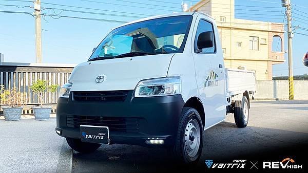 來自澳洲的汽車改裝品牌VAITRIX麥翠斯有最廣泛的車種適用產品，含汽油、柴油、油電混合車專用電子油門控制加速器，搭配外掛晶片及內寫，高品質且無後遺症之動力提升，也可由專屬藍芽App–AirForce GO切換一階、二階、三階ECU模式。外掛晶片及電子油門控制器不影響原車引擎保固，搭配不眩光儀錶，提升馬力同時監控愛車狀況。另有馬力提升專用水噴射可程式電腦及套件，改裝愛車不傷車。適用品牌車款：  Audi奧迪、BMW寶馬、Porsche保時捷、Benz賓士、Honda本田、Toyota豐田、Mitsubishi三菱、Mazda馬自達、Nissan日產、Subaru速霸陸、VW福斯、Volvo富豪、Luxgen納智捷、Ford福特、Hyundai現代、Skoda速可達、Mini、MG; Altis、crv、chr、kicks、cla45、Focus mk4、 sienta 、camry、golf gti、golf 8、polo、kuga、rav4、odyssey、Santa Fe新土匪、C63s、Elantra Sport、Auris、Mini R56、540i、G63、RS6、RS7、M8、330i、E63、S63、HS、A180、Kamiq、Kodiaq、X3、Macan、Q3...等。Truck卡車：Mitsubishi Fuso三菱扶桑、Hino日野、DAF達富、IVECO威凱、ISUZU五十鈴、SCANIA斯堪尼亞; Canter堅達、Fighter、Super Great、300 系、700系、CF85、LF45、LF55、L系、G系、R系、S系、Daily、Eurocargo、NQR、NPR、NMR、NRR。Motor重機：BMW寶馬、Ducati杜卡迪、Honda本田、Yamaha山葉、Aprilia阿普利亞、KTM、Husqvarna胡斯瓦那、Kawasaki川崎、Suzuki鈴木; S1000RR、S1000R、R1200GS、R9T、R1200GS、Scrambler、Monster、Panigale、Streetfighter、Supersport、Superbike、XDiavel、Hypermotard、RSV、SMC、Supermoto、Ninja、ZX-12R、ZX-6R、T-Max、Tenere、MT、Hayabusa、V-Strom、GSX-S1000。