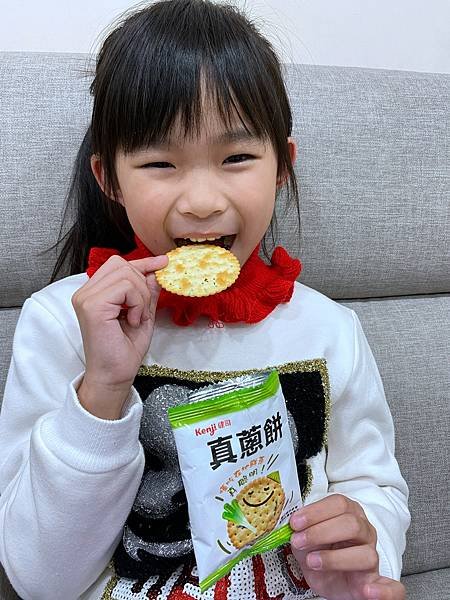 解饞低卡餅乾開箱／Kenji健司真蔥餅～清爽酥脆蔥滿幸福的零