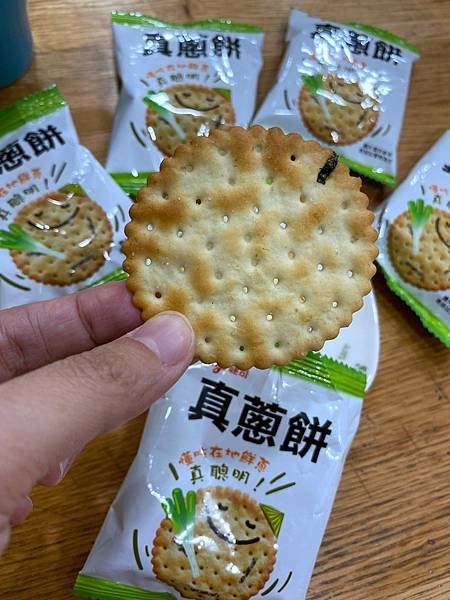 解饞低卡餅乾開箱／Kenji健司真蔥餅～清爽酥脆蔥滿幸福的零