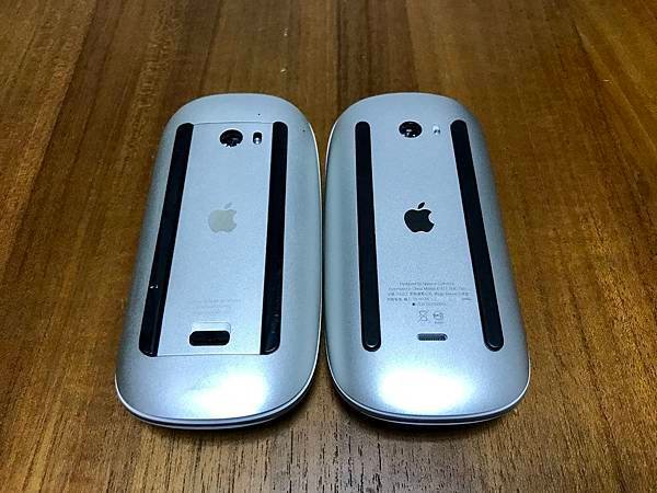 背面左：Magic Mouse   右：Magic Mouse 2