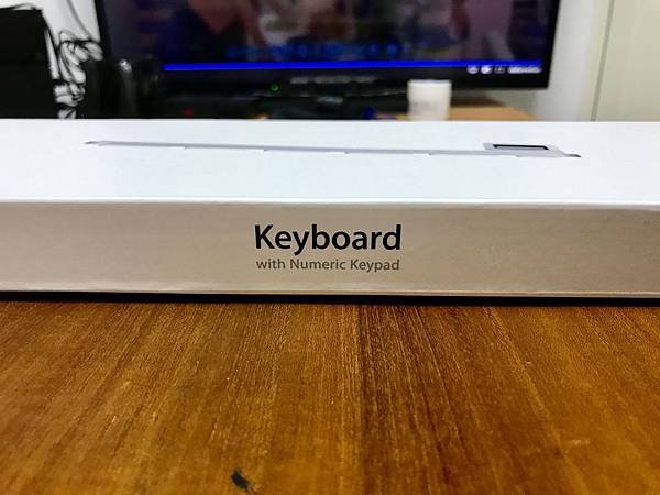 Apple Keyboard 外盒一側照