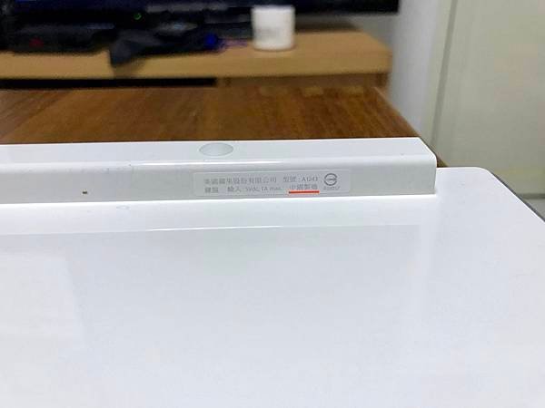 Apple Keyboard 背部易沾灰塵