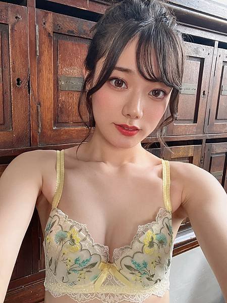 宮下玲奈.jpg