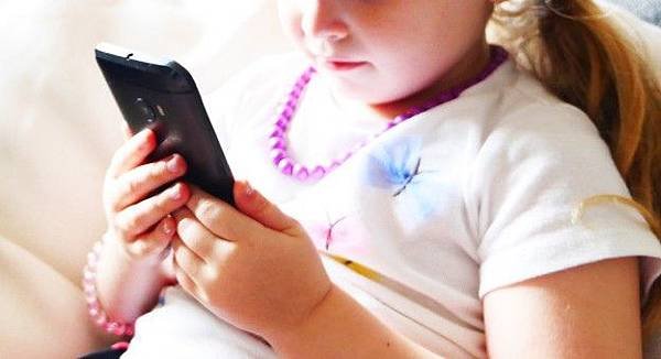 when-to-buy-child-a-cell-phone_001-624x339