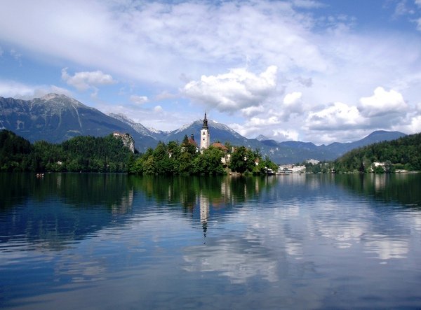 Bled_island_July_2005_From Wikipedia