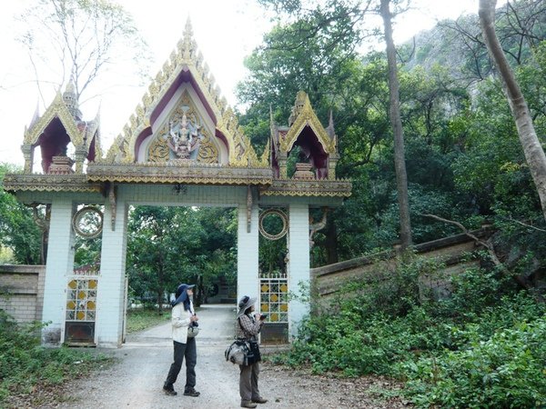 KYNP37Wat廟Pha Put Ta Bath Noi.JPG